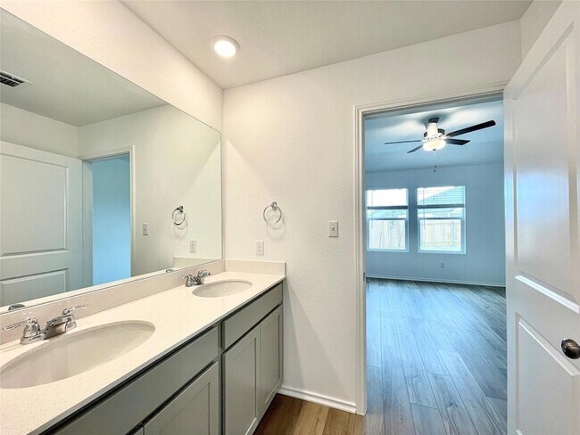 Building Photo - 431 Sebring Cir
