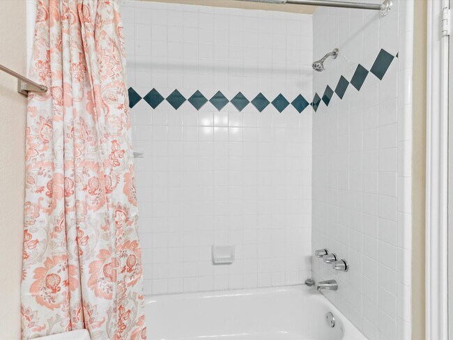 Building Photo - 9811 Charter Ridge Dr