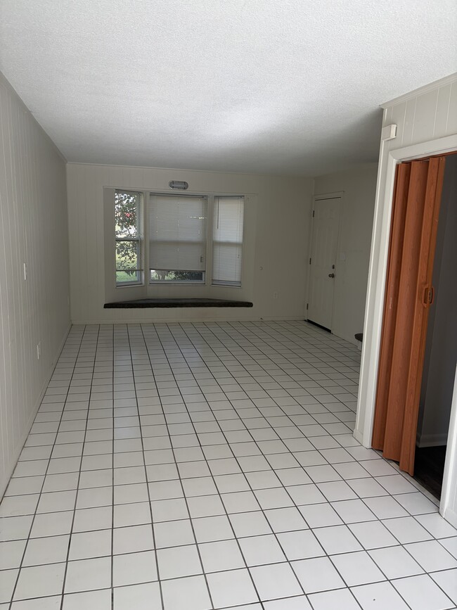 Building Photo - 1113 SW McFarlane Ave