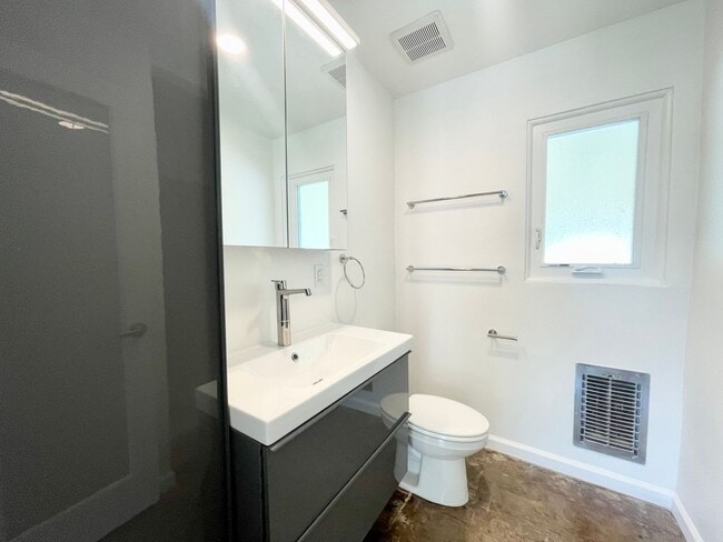 Building Photo - COMING SOON! Studio Apartment in Palm Spri...