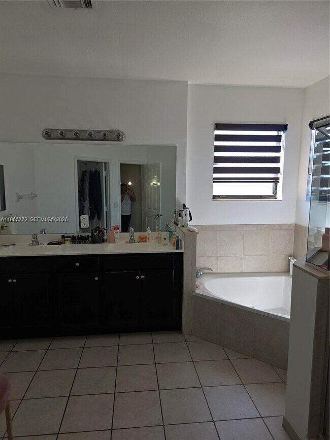 Building Photo - 24122 SW 117 Path