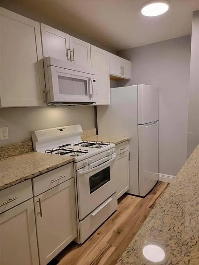 Building Photo - 1103 Cypress Gardens Blvd