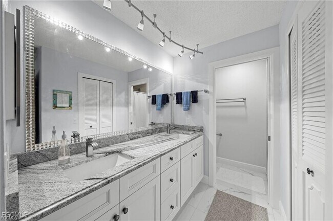 Building Photo - 11650 Pointe Cir