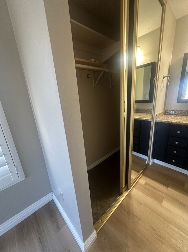 Building Photo - $3,400 - Charming Ground-Floor 2 Bed / 2 Bath Condo in Desirable Oaks North 55+ Community