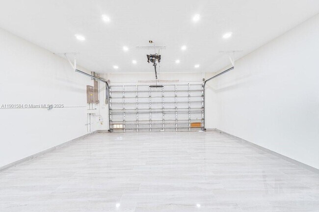 Building Photo - 15420 SW 212th Ave