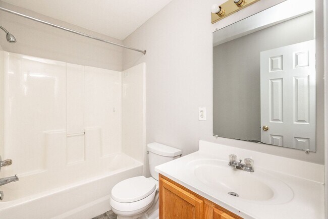 Building Photo - Spacious home in Hopewell