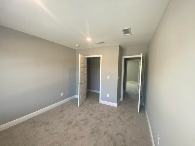 Building Photo - 1007 Skylark Rd