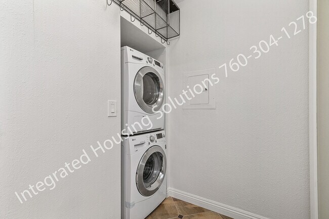 Building Photo - 5927 Mildred St