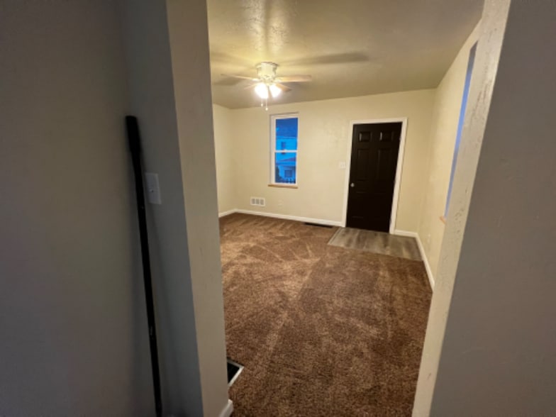 Building Photo - 743 Lemington St