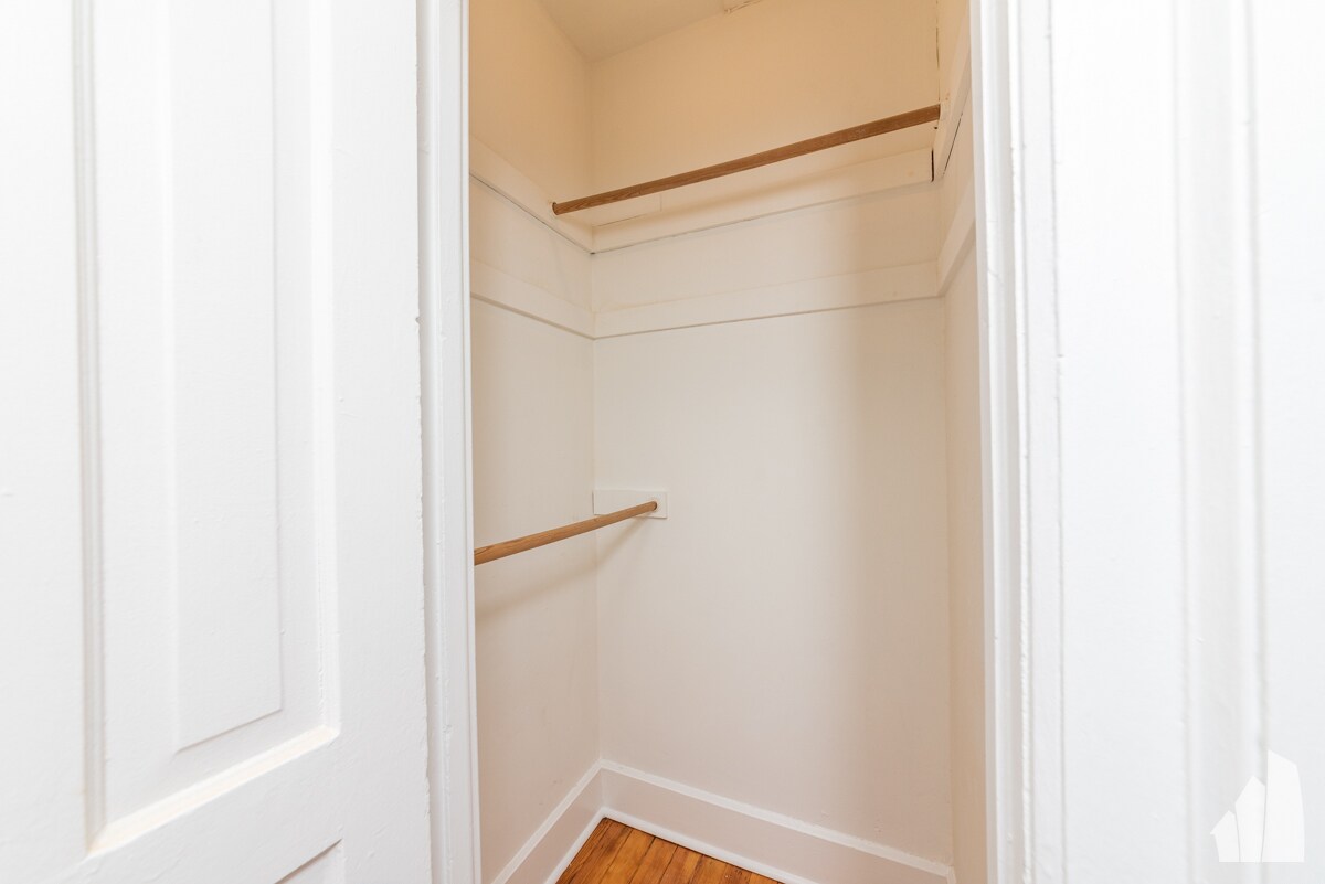 Building Photo - 2334 N Southport Ave