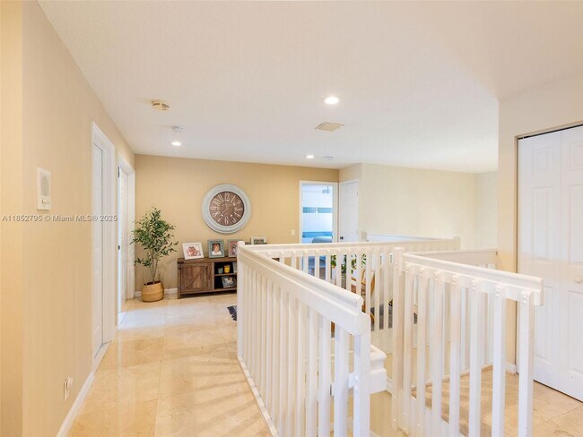 Building Photo - 665 Nandina Dr