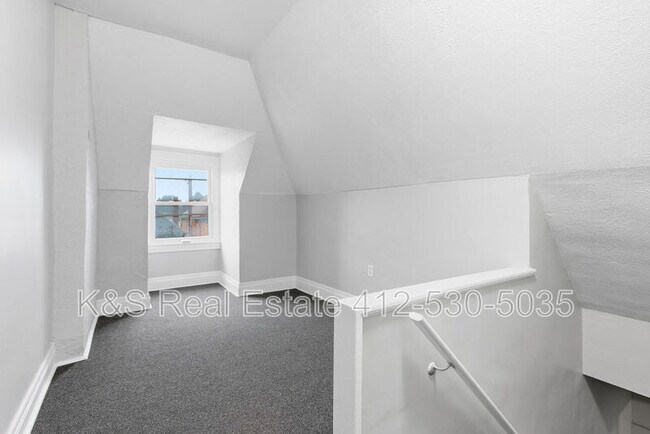 Building Photo - 27 E Orchard Ave