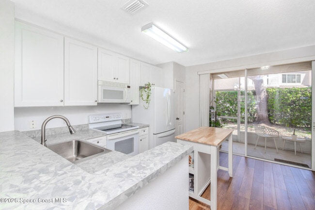 Building Photo - 1390 Hampton Park Ln