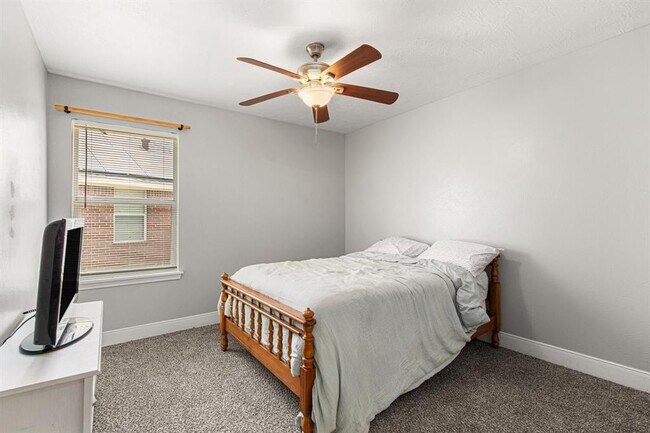 Building Photo - 20314 Pomegranate Ln