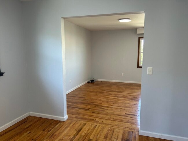 Building Photo - 56 Isabella Ave