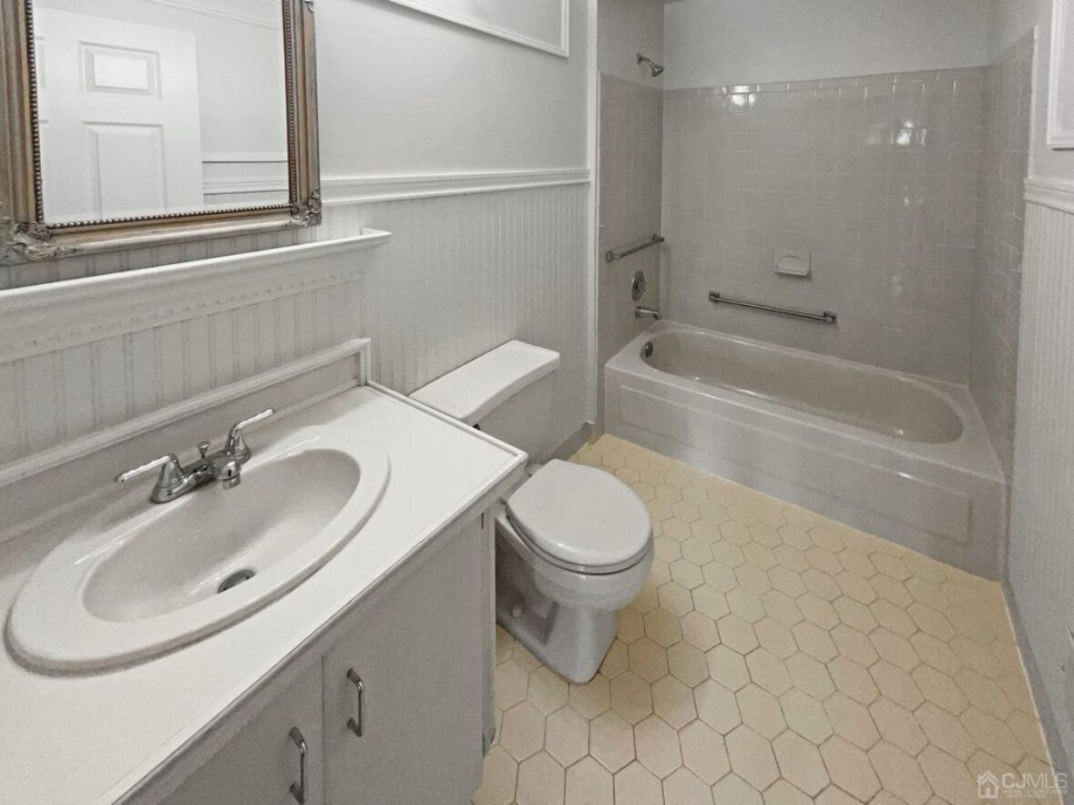 Building Photo - 40 Brighton Way