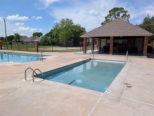 Building Photo - 2817 Brompton Dr