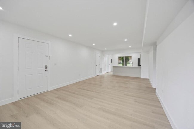 Building Photo - 511 Bradley Ct