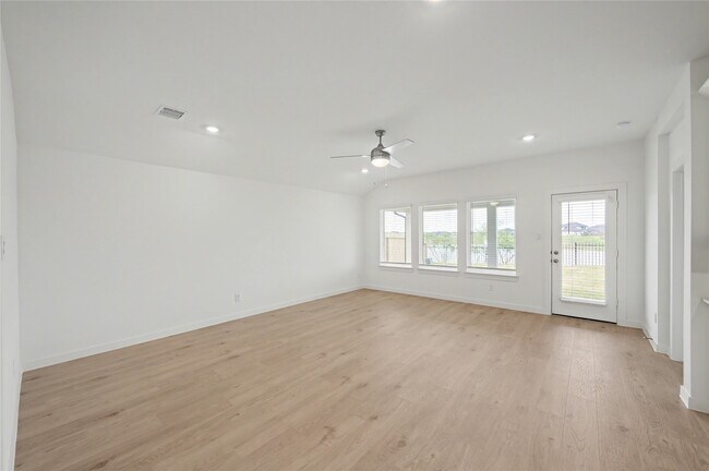 Building Photo - 3930 Langridge Dr