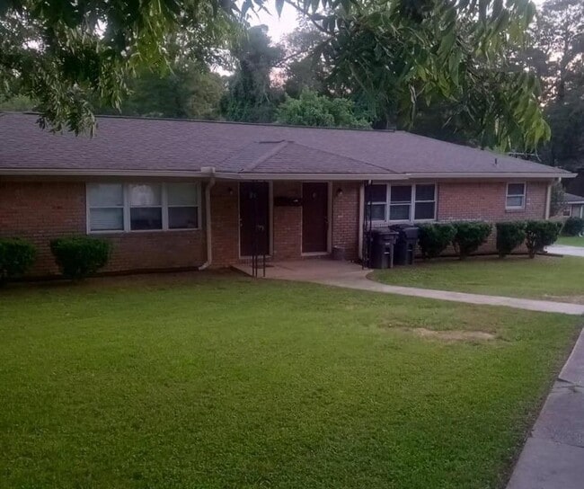 Building Photo - 4421 Lynn Dr