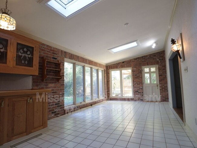 Building Photo - 7580 Rockfalls Dr