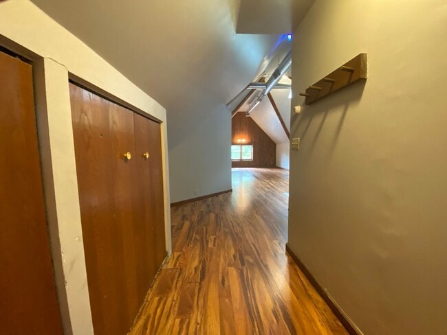 Building Photo - Downer upper house