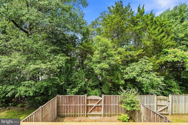 Building Photo - 25251 Dunvegan Square