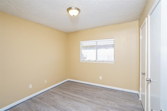 Building Photo - 20406 Oak Limb Ct