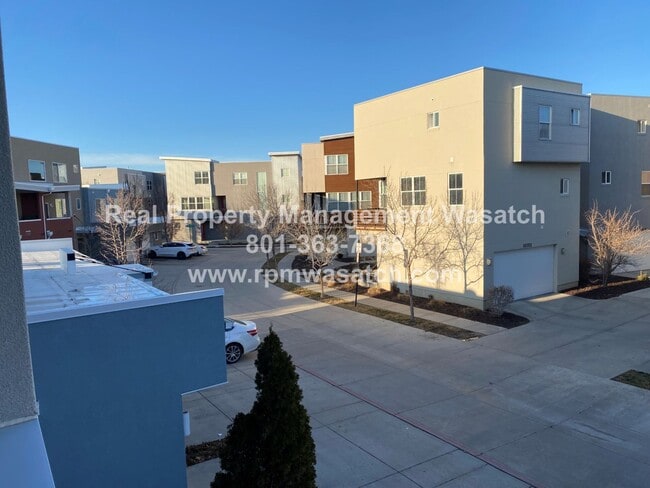 Building Photo - Modern 2 bed, 1 bath Townhome in Daybreak