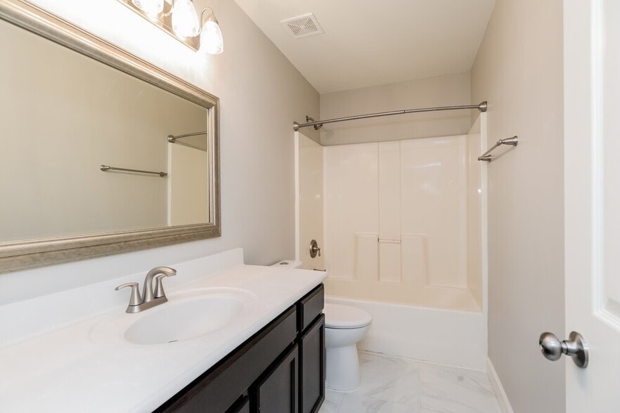 Building Photo - 2108 Thorn Crest Dr