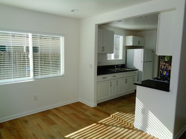 Building Photo - 2 Bedroom 1 Bath Remodeled House for Rent ...