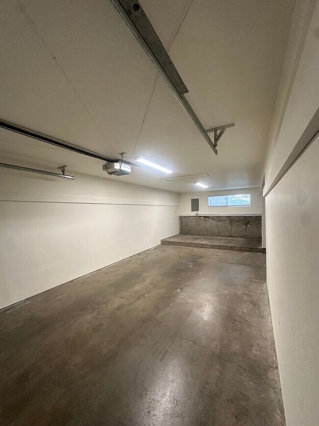 Building Photo - 928 NW Portland Ave