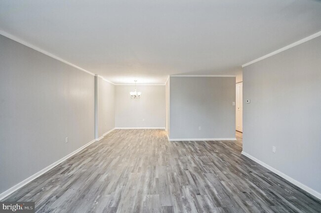 Building Photo - 6100 Henry Ave