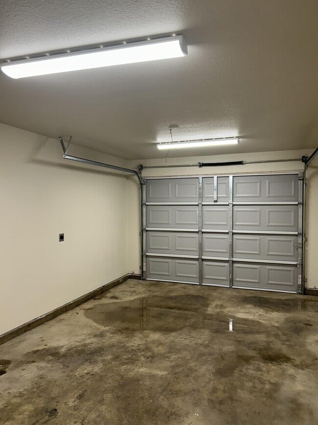 Building Photo - 331 C St