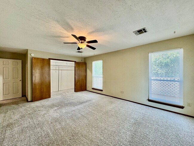 Building Photo - 428 Sundance Ln