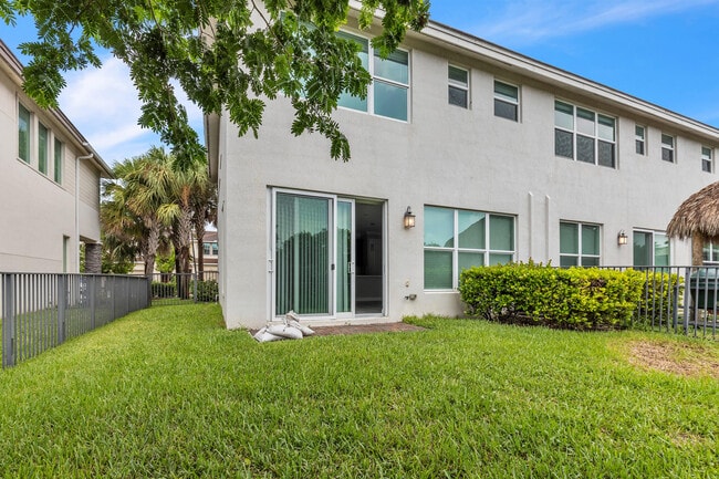 Building Photo - 4340 Veleiros Ave
