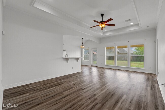 Building Photo - 521 Linnhurst Dr