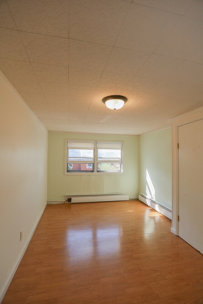 Building Photo - 3300 N Kildare Ave