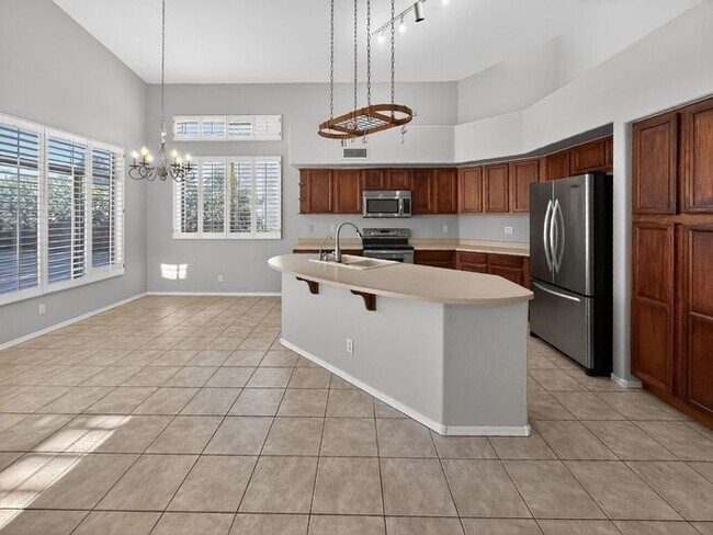 Building Photo - Charming 4 Bedrooms/ 3.5 Bath Home in Desirable Fox Crossing!!