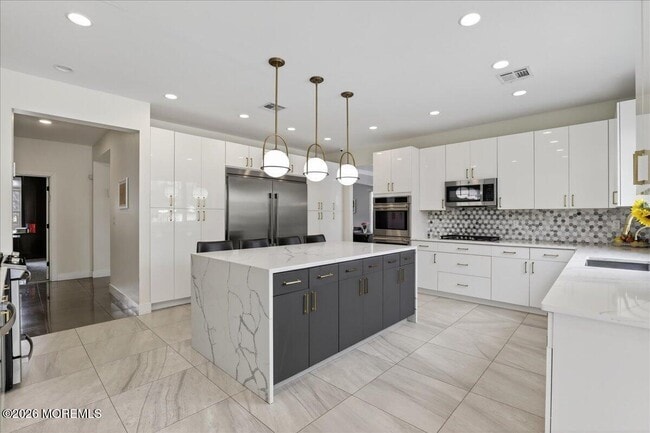 Building Photo - 475 Monmouth Pl