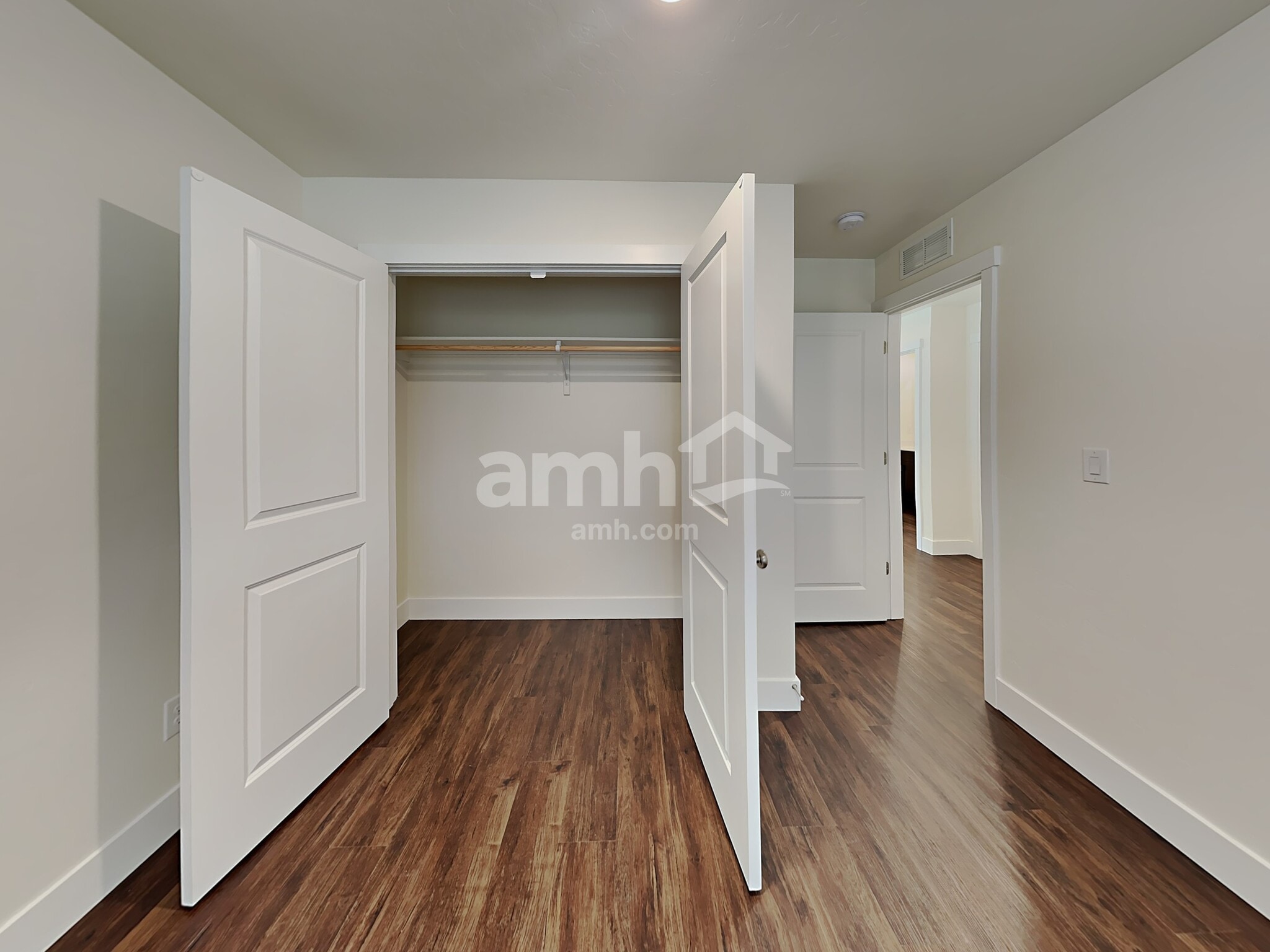 Building Photo - 936 Moorside Ave