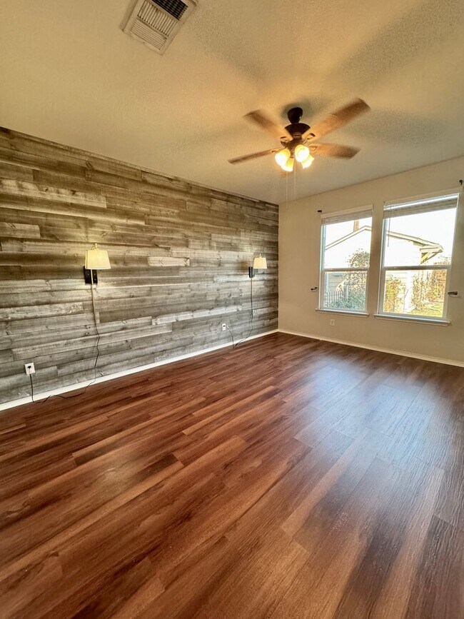 Building Photo - AVAILABLE SOON!