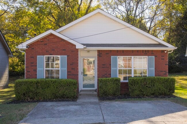 Building Photo - 2029 Williams Valley Dr