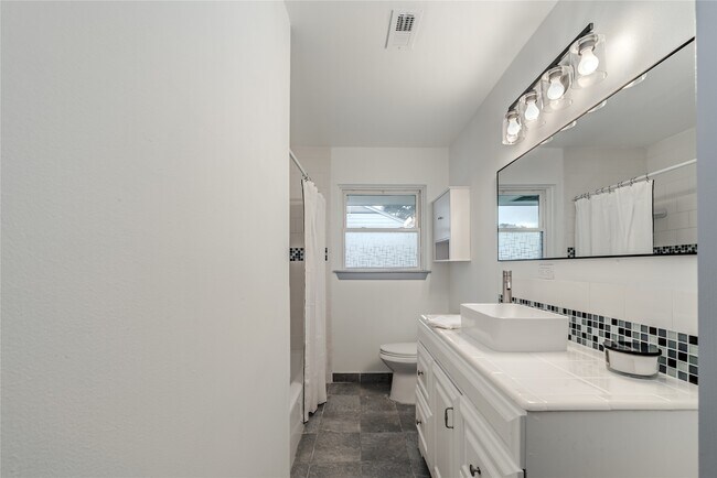 Building Photo - 4606 Nina Lee Ln
