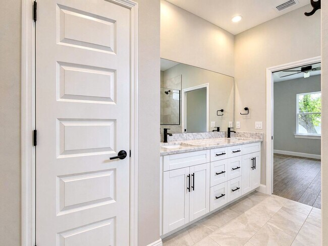 Building Photo - 1156 Windjammer Dr