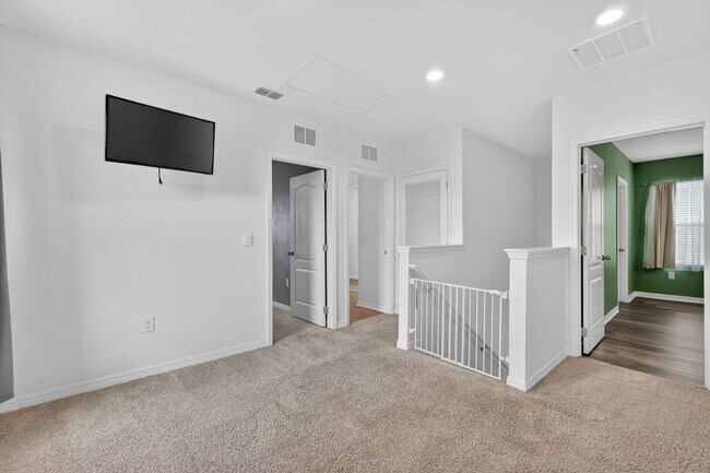 Building Photo - Available Now! 4BR Home in Avalon Park with Fenced Yard & Resort-Style Amenities