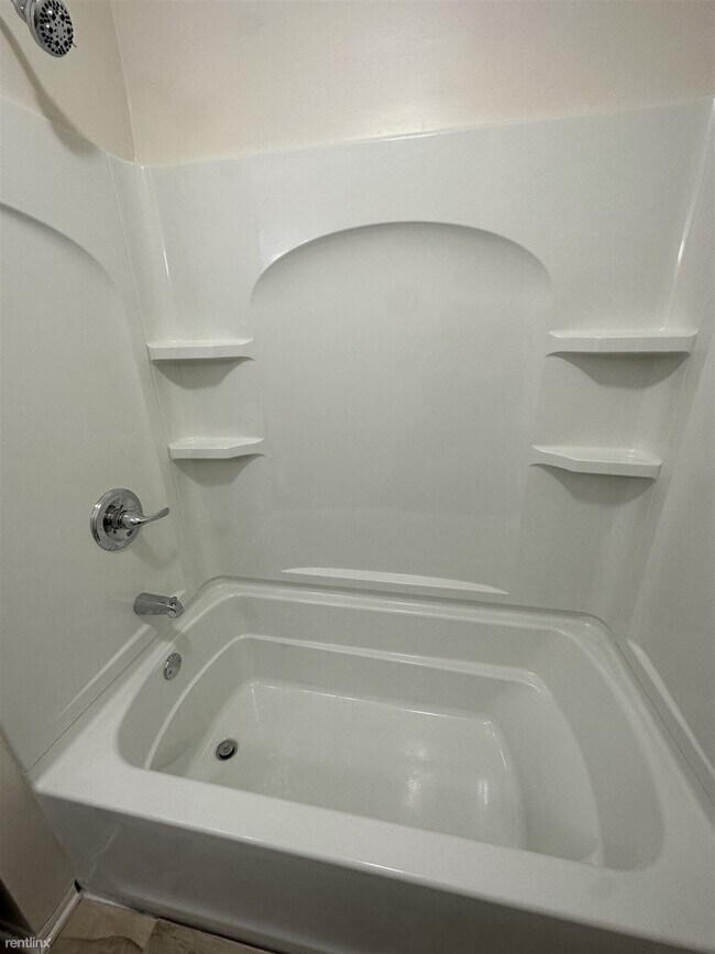 Building Photo - 2 br, 1.5 bath Townhome - Longfellow Townh...