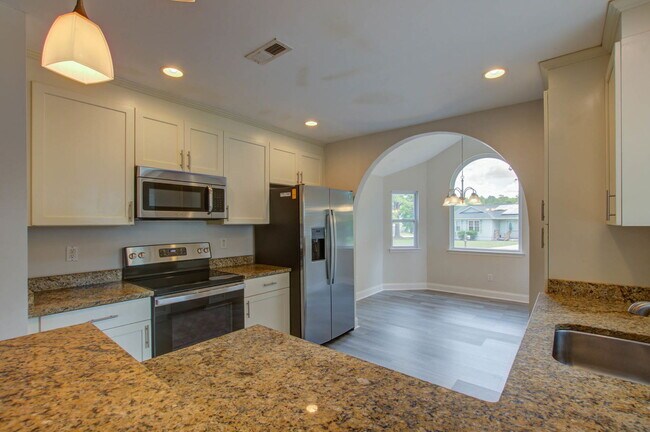 Building Photo - 8115 Pleasant Ridge Dr
