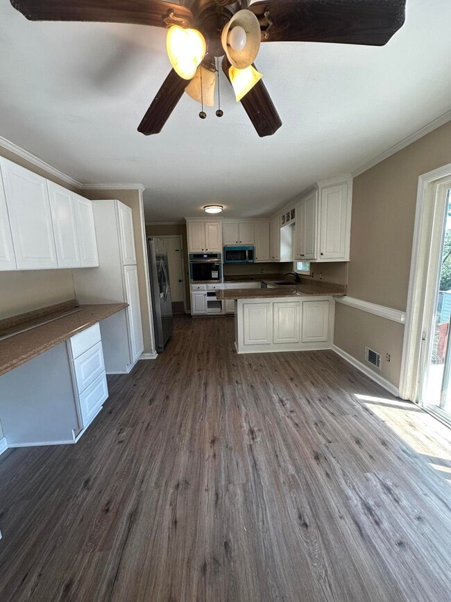 Building Photo - 1909 Pisgah Rd