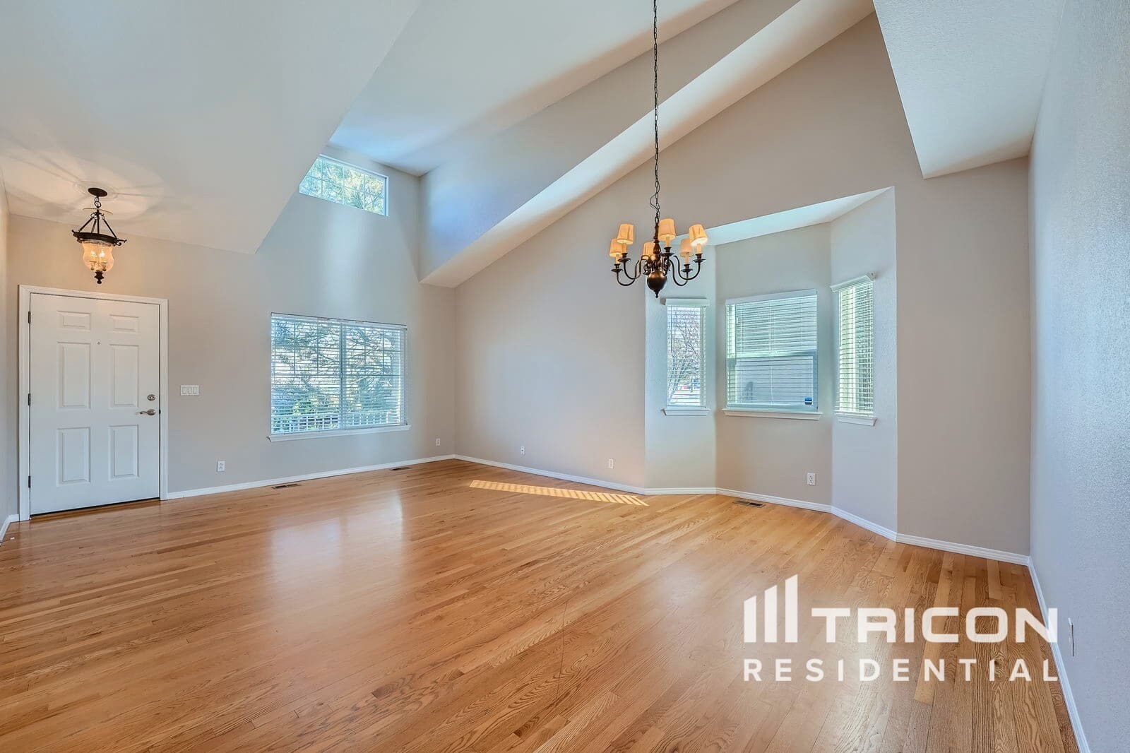 Building Photo - 1220 Sunset Way